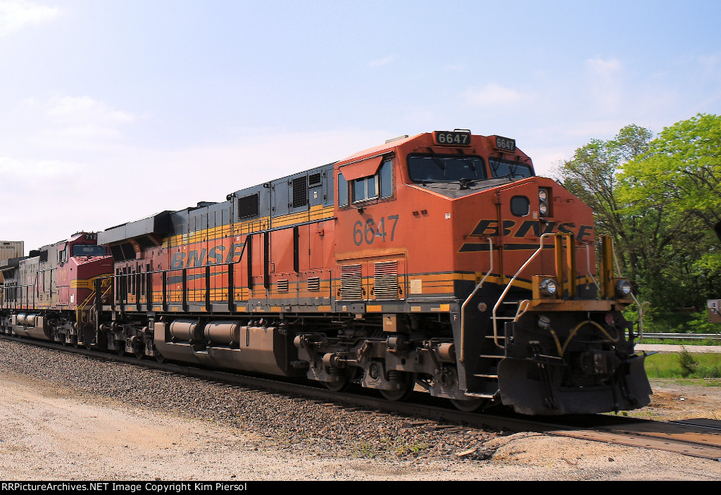 BNSF 6647 Pusher